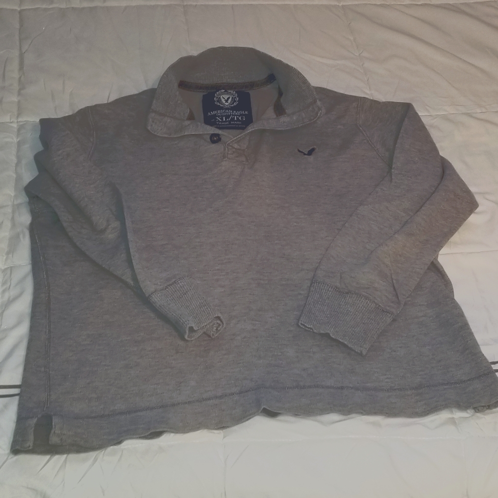 American Eagle sweater - Picture 1 of 3